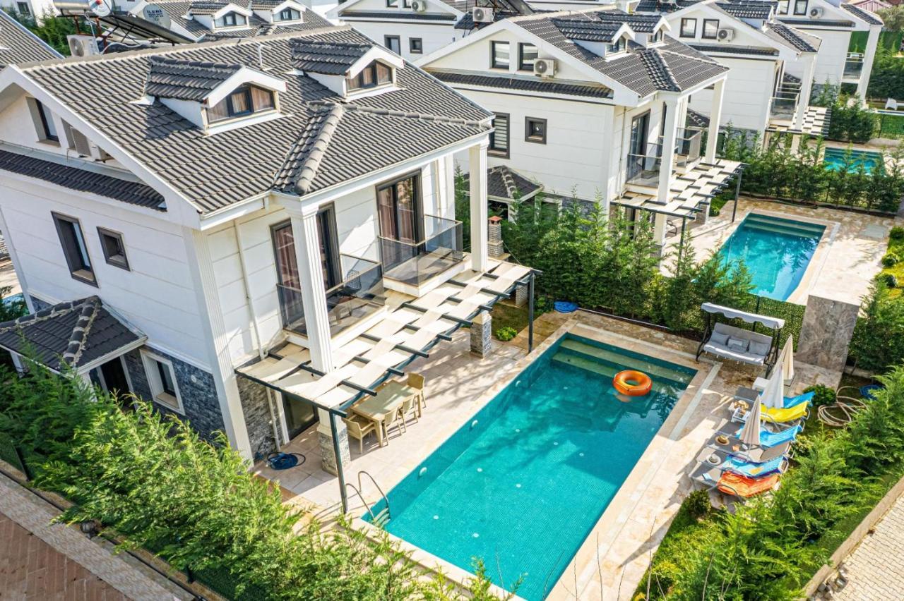 4 Bedroom Holiday Villa In Hisaroenue Oeluedeniz- Gold Rose Fethiye Bagian luar foto