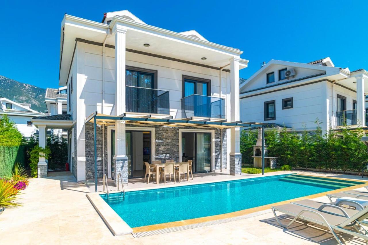 4 Bedroom Holiday Villa In Hisaroenue Oeluedeniz- Gold Rose Fethiye Bagian luar foto