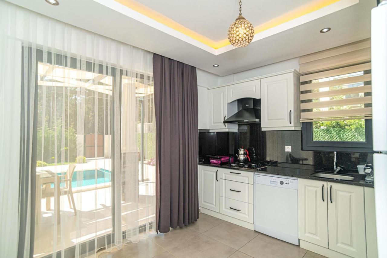 4 Bedroom Holiday Villa In Hisaroenue Oeluedeniz- Gold Rose Fethiye Bagian luar foto
